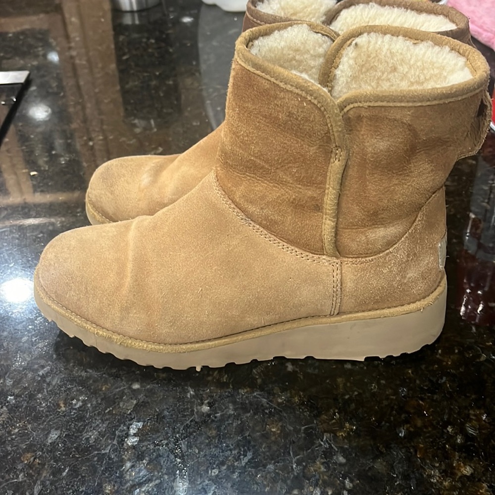 UGG short boots size 7 GUC